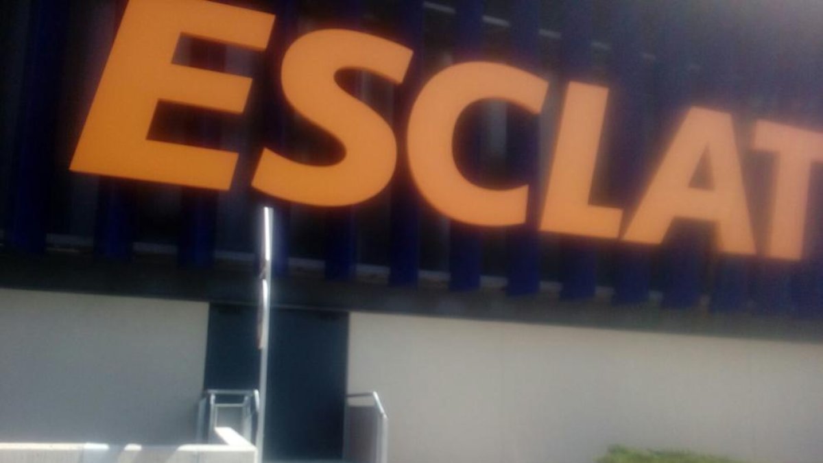 Detienen a una mujer que quería huir con el carro lleno del Esclat de Salou