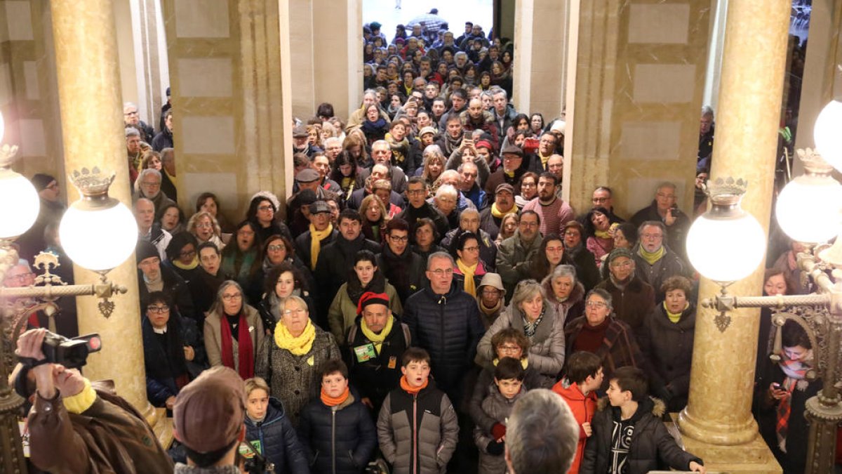 Desenes de persones es concentren a Tarragona i a Reus en suport a la immersió lingüística
