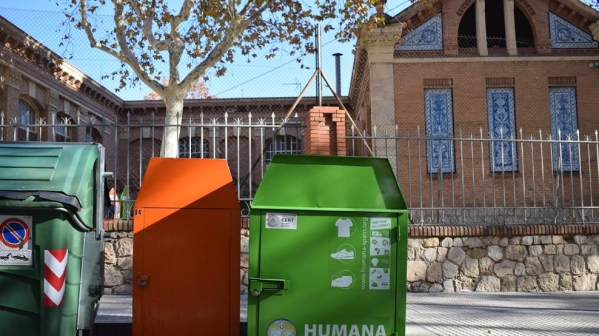 Reus unificarà els 54 contenidors destinats a la recollida de roba usada