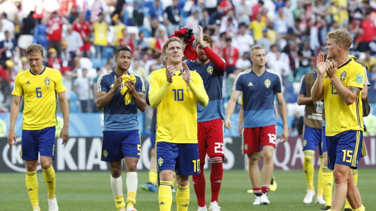 Un penal assenyalat pel VAR li dóna el triomf a Suècia contra Corea