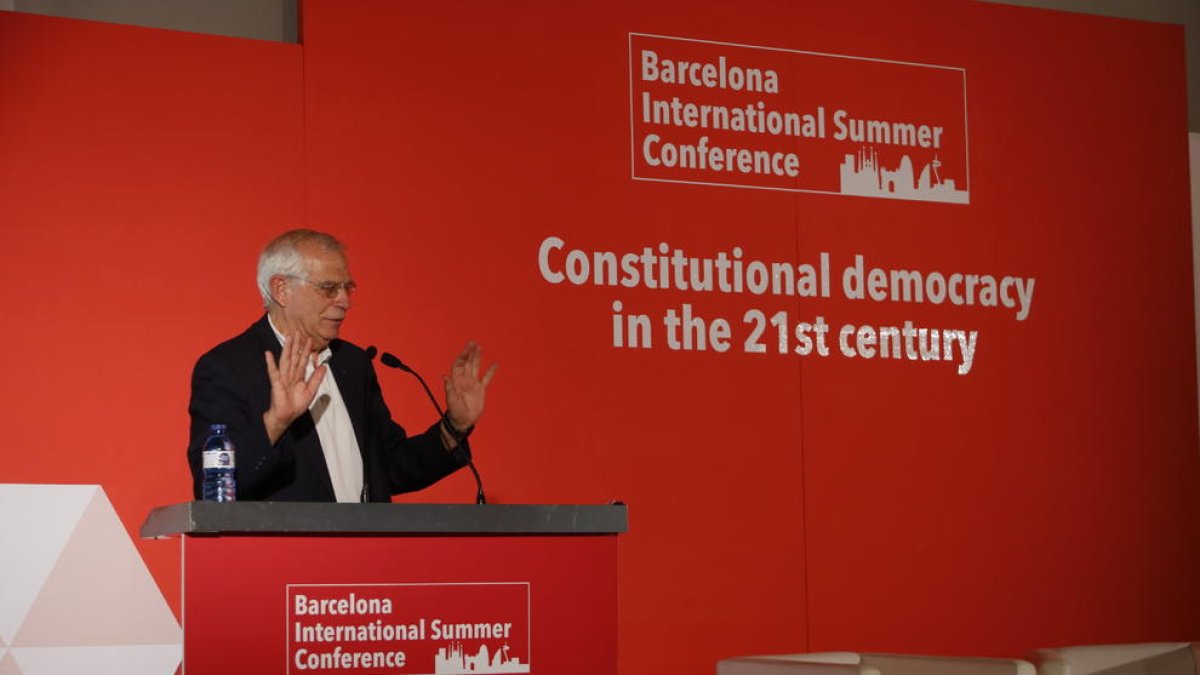 Borrell descarta el dret a l'autodeterminació i emplaça el Govern a tractar els problemes «reals»