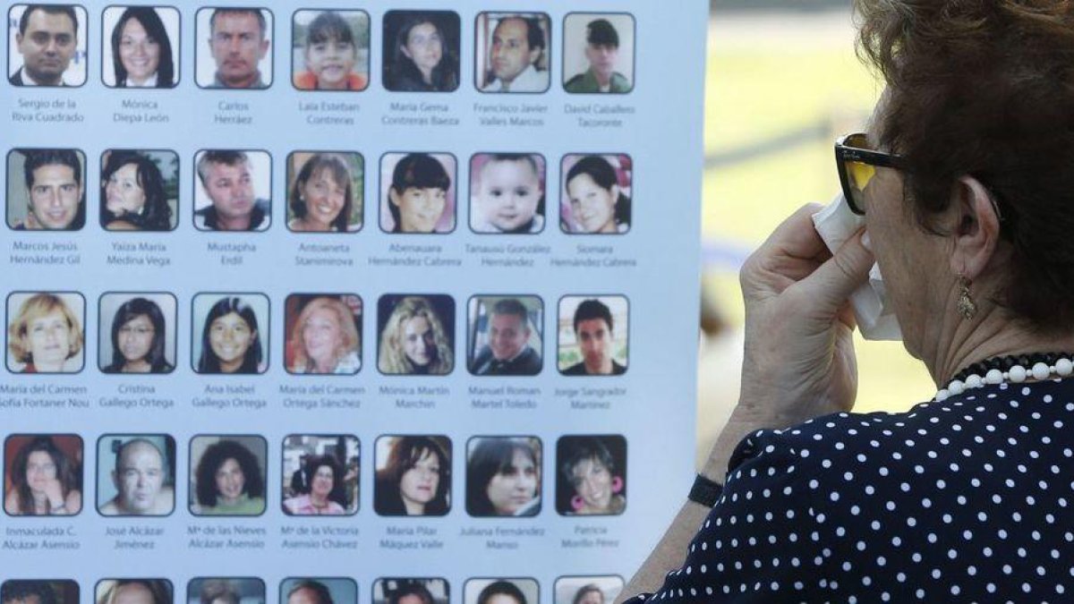 Diez años después, el accidente del avión de Spanair en Barajas será investigado en el Congreso