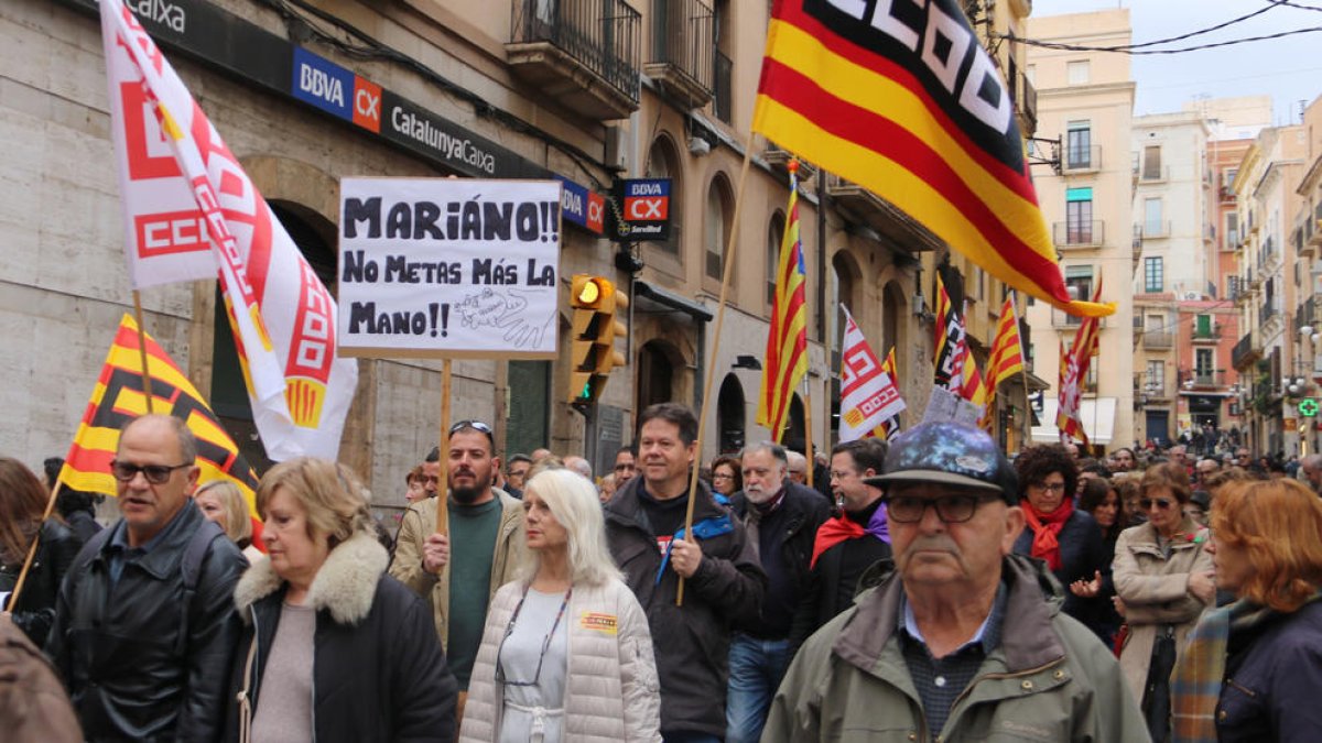 Unes 400 persones reclamen unes pensions dignes en una marxa a Tarragona