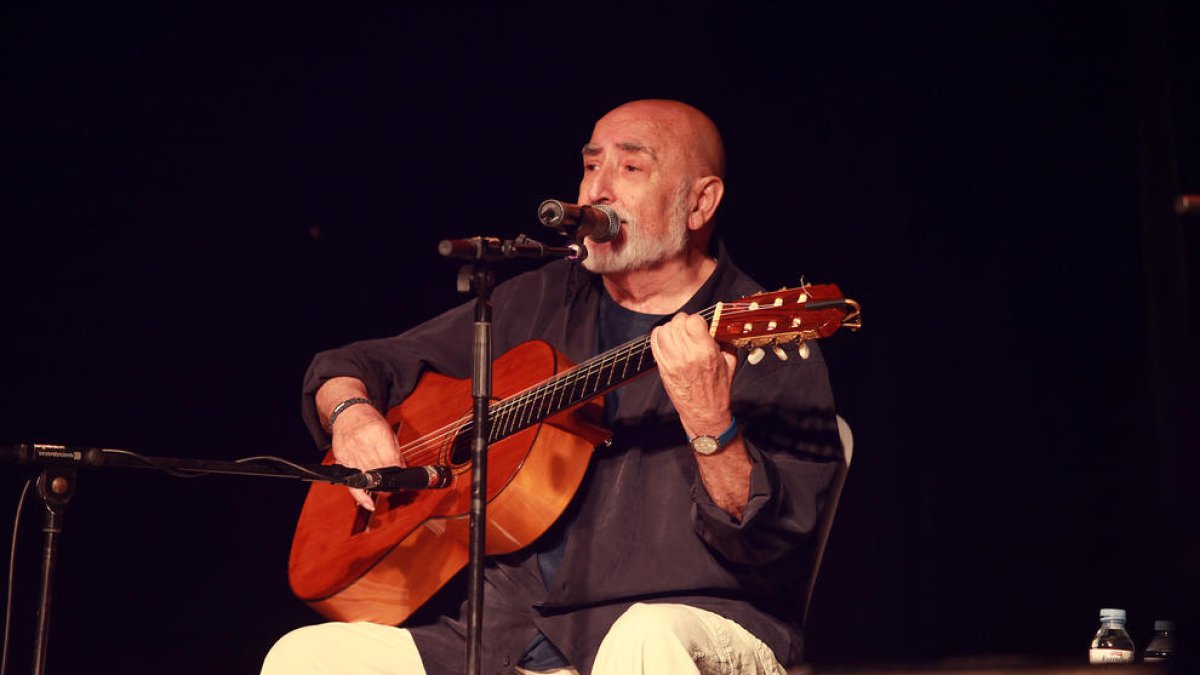 Valls ret el primer homenatge a Peret amb un concert aquesta nit