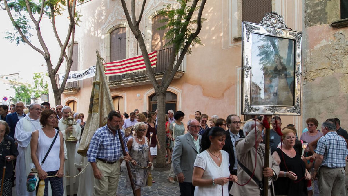 Torredembarra celebra la procesión votiva del Cuadro de Santa Rosalia