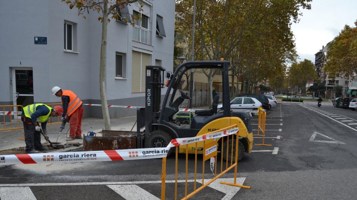 Comencen les obres del carril bici que unirà el centre amb l'estació de tren