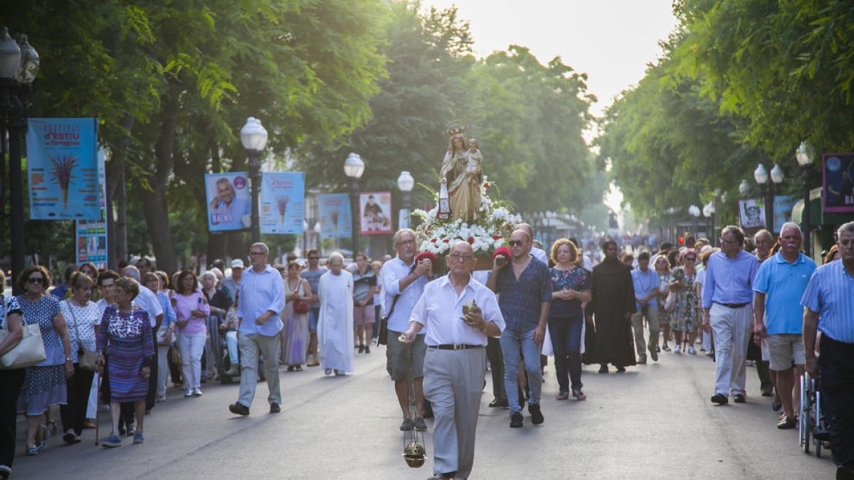 Els pares Carmelites recuperen la processó del Carme a la Rambla