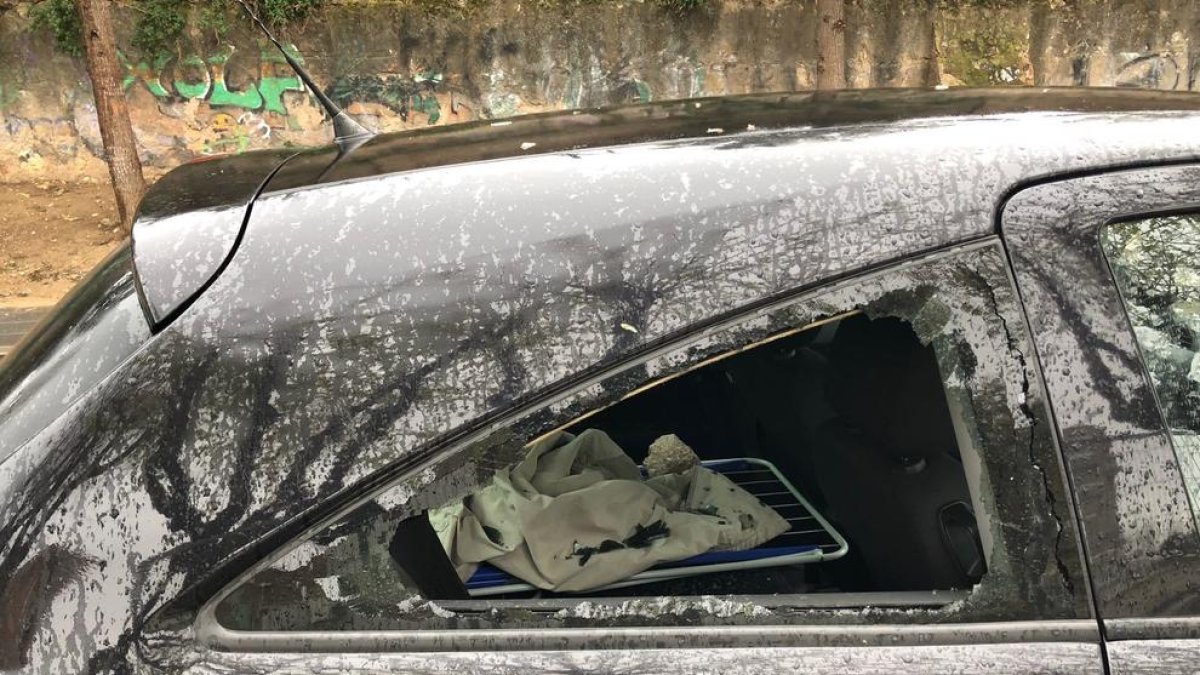 Apareixen més cotxes amb els vidres trencats a Tarragona