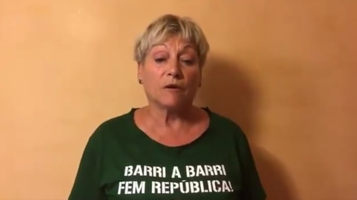 Denuncien una agressió a dues dones que penjaven llaços grocs a la plaça Anselm Clavé