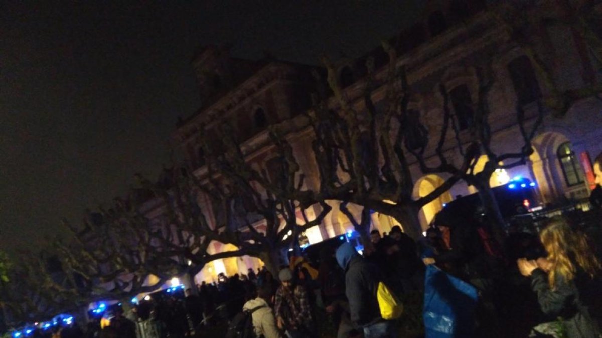Els CDR decideixen quedar-se a passar la nit al parc de la Ciutadella
