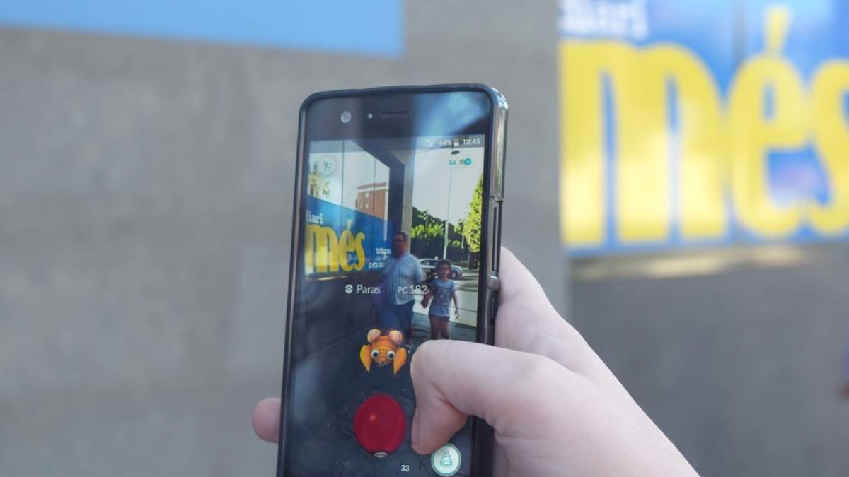 Recollida d'aliments en el Dia de la Comunitat de Pokémon GO