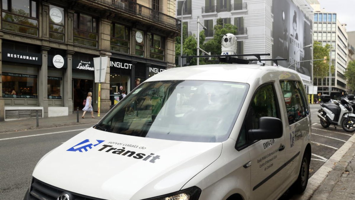 Tráfico multiplica sus 'ojos' en la red vial con cuatro equipos móviles con cámaras de alta definición