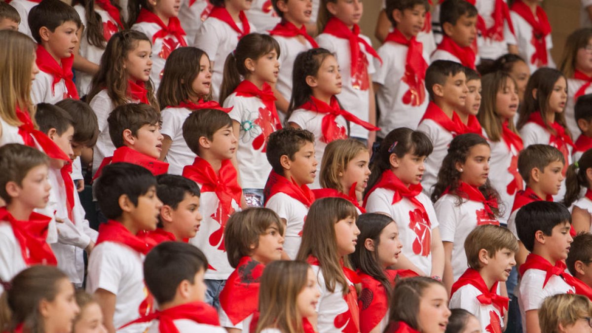 La cantata 'La comèdia del gall' interpretada per mig miler d'alumnes a Cambrils