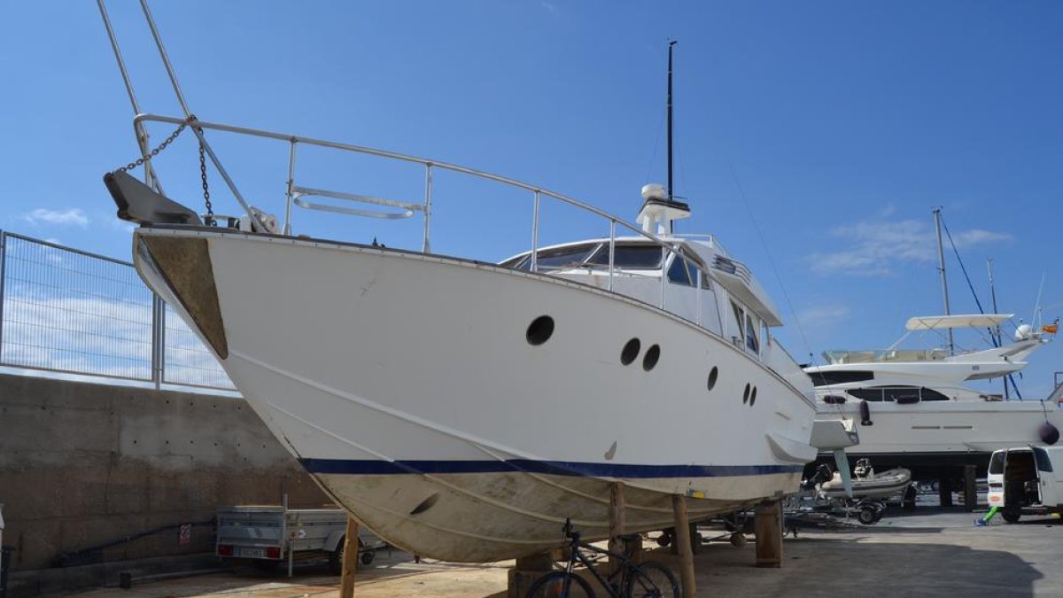 Una quincena de embarcaciones están abandonadas a la Costa Daurada