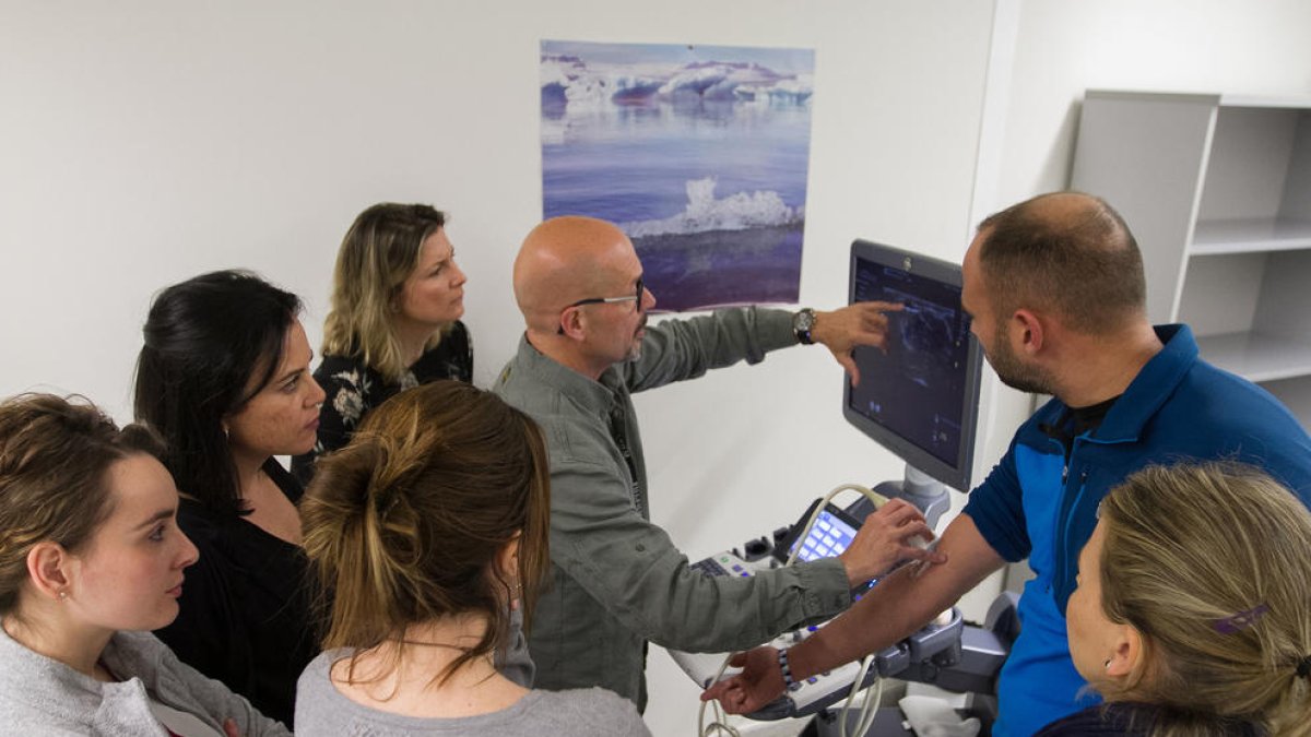 L'ecografia evita punxades de més als pacients d'Urgències i Oncologia