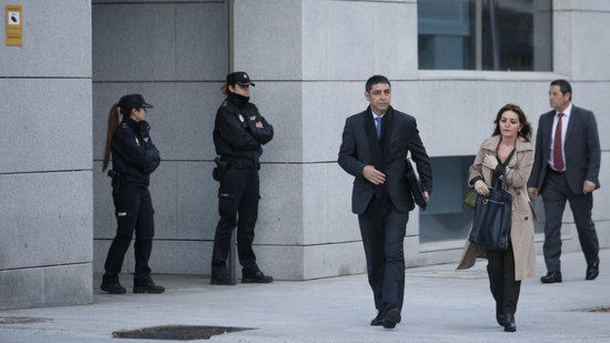 Lamela comunica formalmente el procesamiento al habitante de Valls Cèsar Puig, Trapero, Laplana y Soler