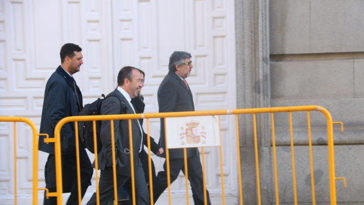 Junqueras, Sànchez i Cuixart arriben al Suprem perquè el jutge els comuniqui que els processa per rebel·lió