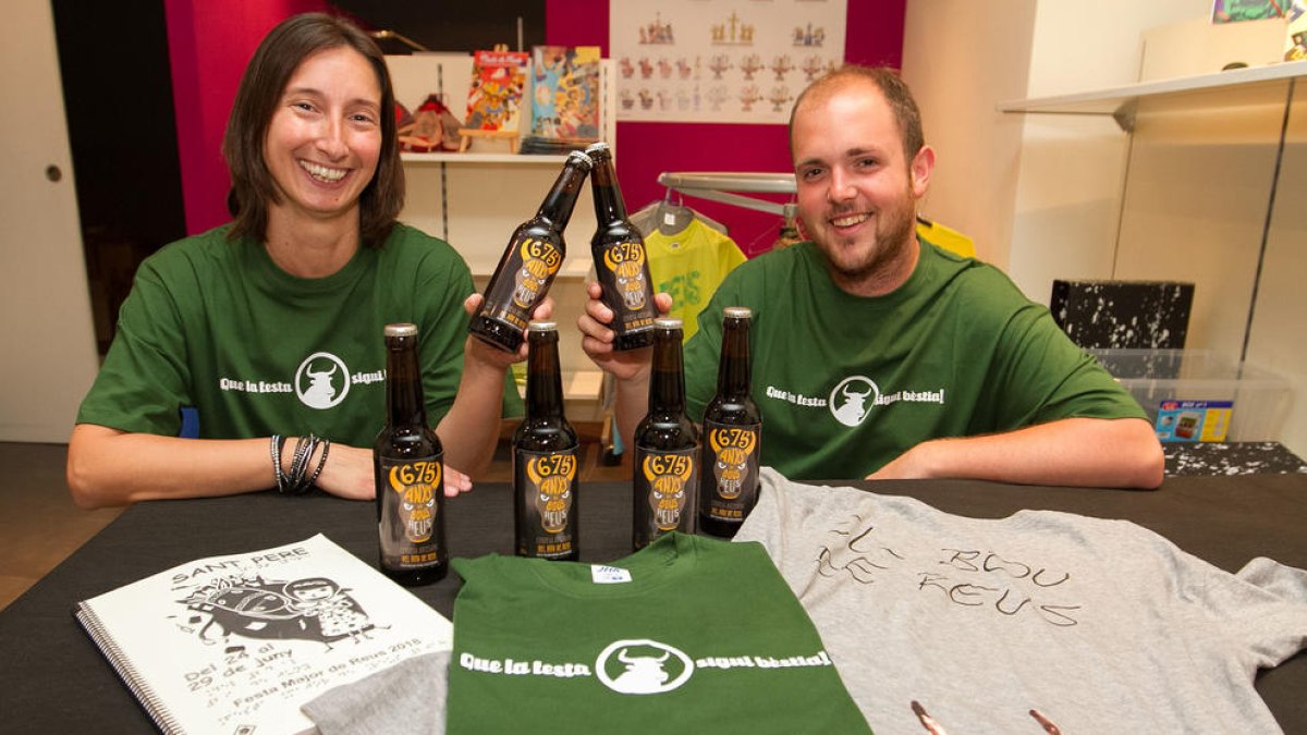 El Bou brinda por los 675 años con una tirada especial de cerveza negra