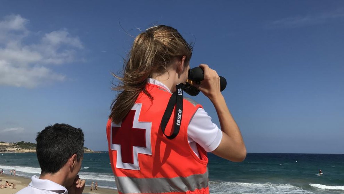 La Creu Roja a Tarragona busca 150 socorristes per aquest estiu