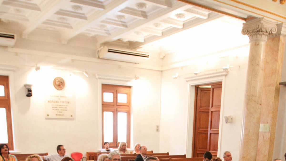 Recurren al Tribunal de Contratos el servicio de limpieza de las escuelas