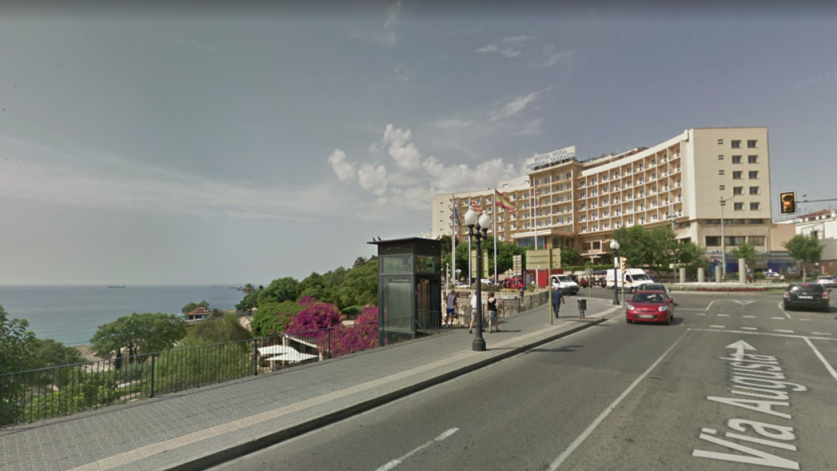 La reparación del ascensor del Parc de l'Amfiteatre por un acto vandálico ha costado 1.500 euros