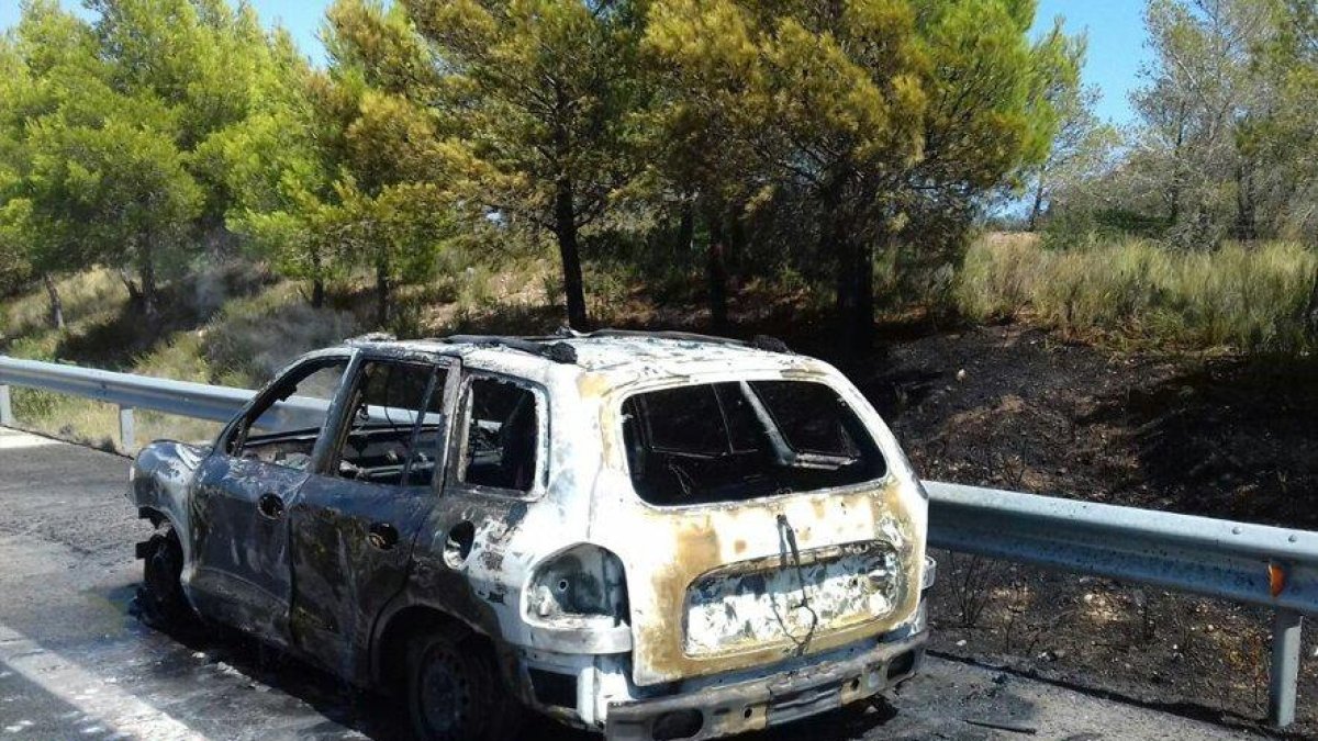 Quema un vehículo en la AP-7 en Vandellòs