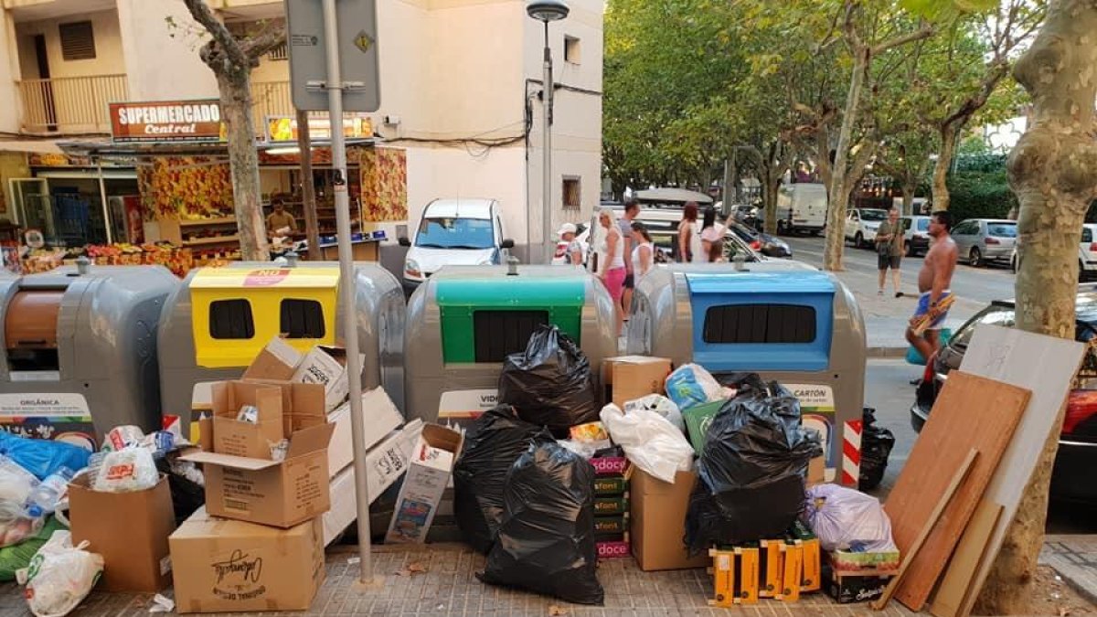 El Ayuntamiento de Salou multará con 400 euros el mal uso de los contenedores