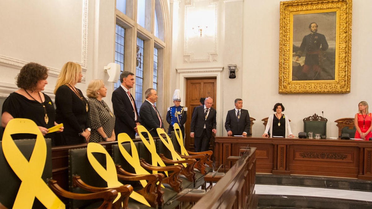 Cs lleva a la Comisión de Transparencia los lazos colocados por Sant Pere