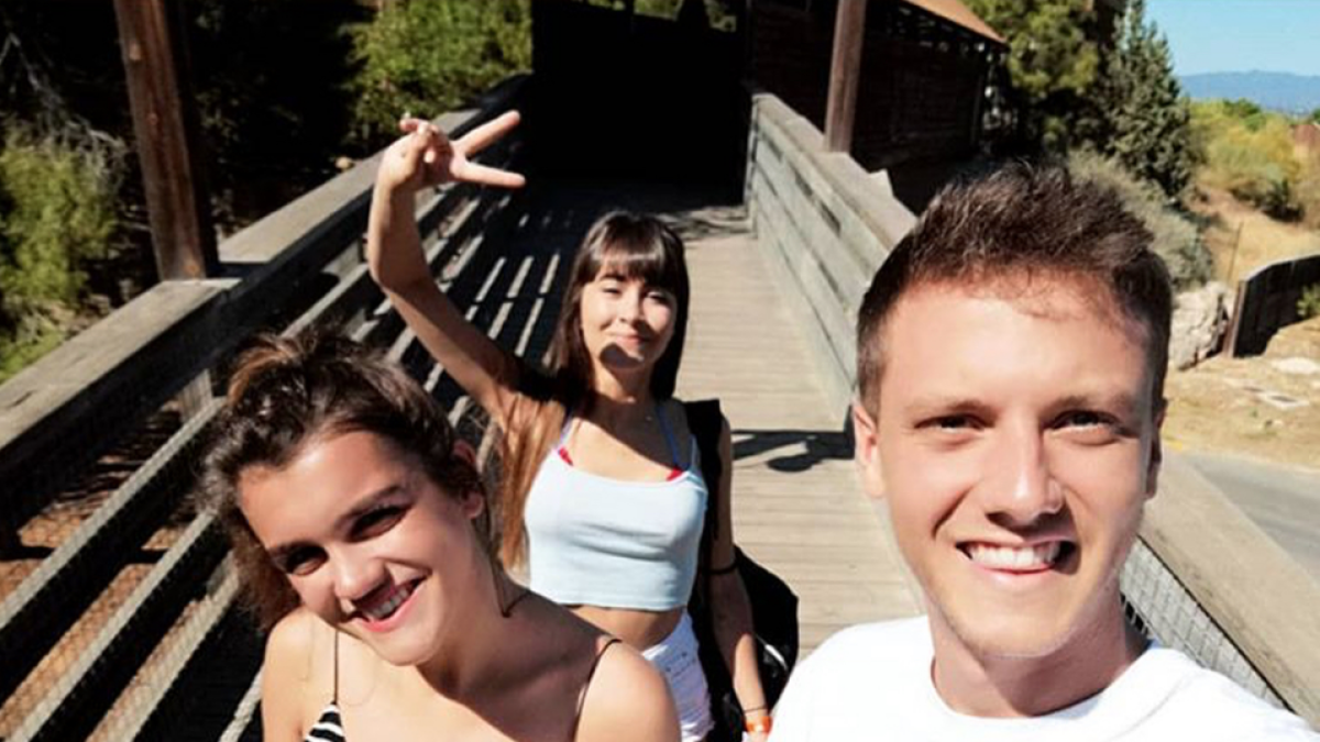 Amaia y Aitana d'OT visitan PortAventura