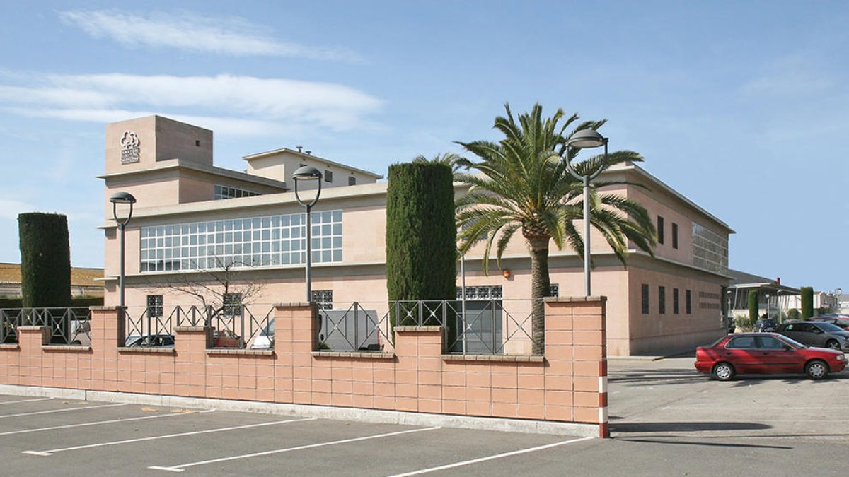 Se presentan dos recursos contra la ordenanza de servicios funerarios