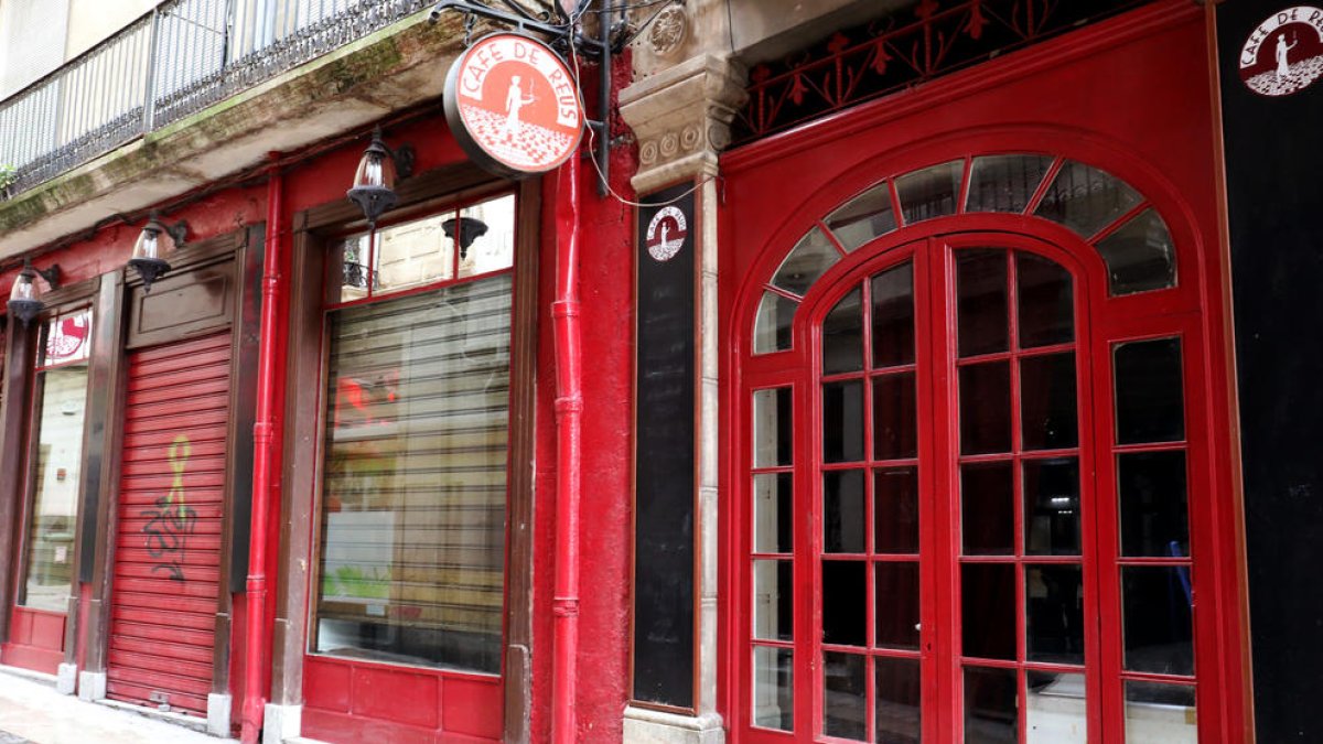 El Cafè de Reus posa en marxa el rentat de cara per la reobertura