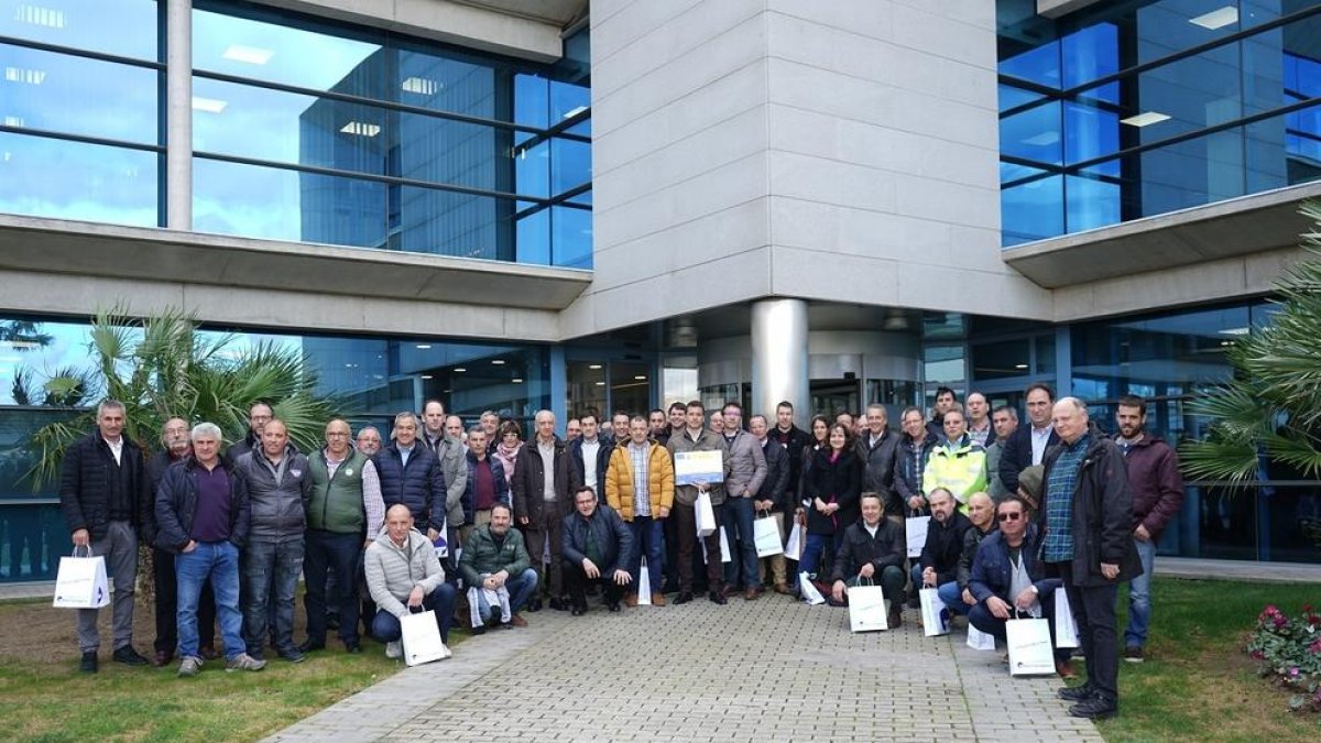 Una cincuentena de cooperativas cerealistas visitan el Port de Tarragona