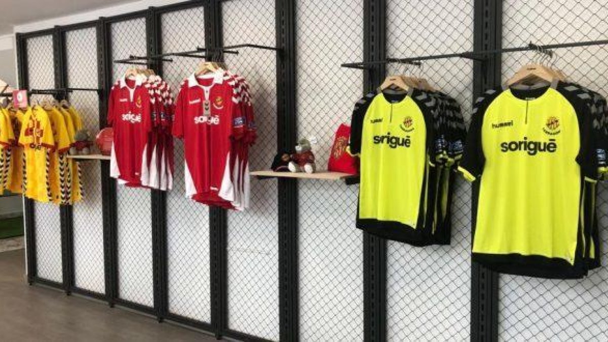 El Nàstic pone en venta las equipaciones de la nueva temporada