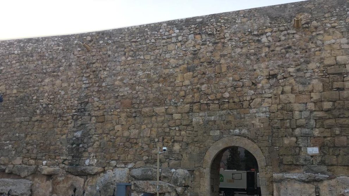 lazos amarillos, Muralla de Tarragona