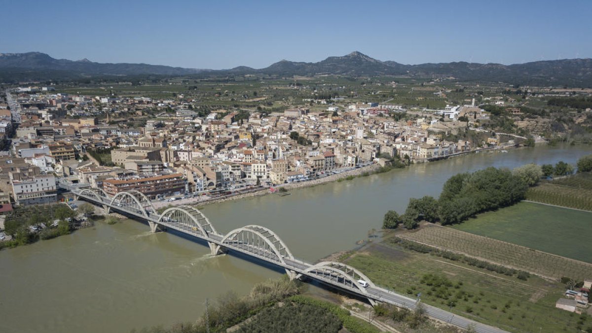 Confederación Hidrográfica de l0Ebre, llegada, embalse, Mequinenza, puente, crecida, tramo final, avenida, Ebro, caudal