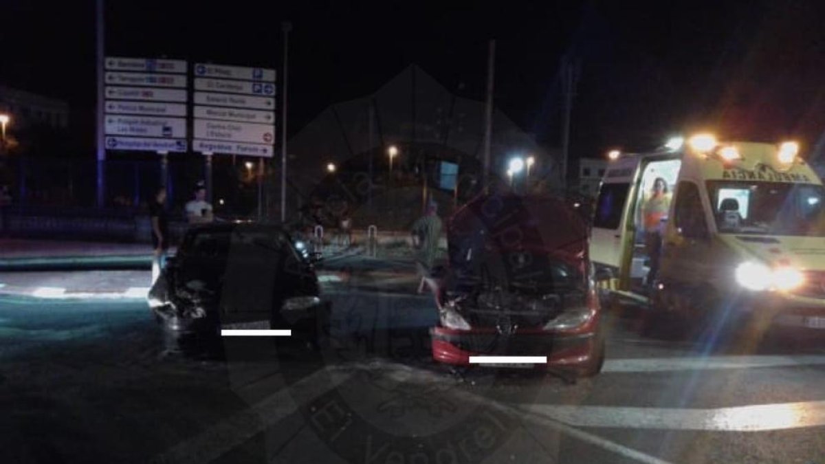 Sis ferits lleus en un xoc entre dos cotxes al Vendrell