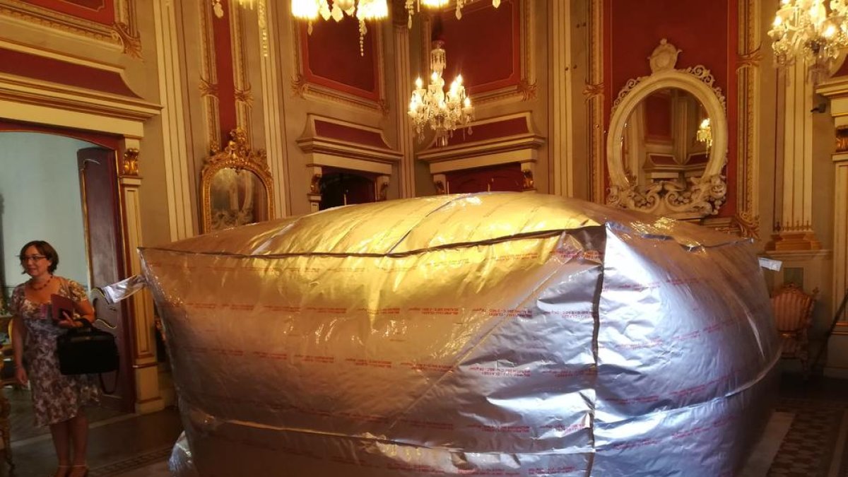 Casa Castellarnau lucha contra la carcoma que afecta a los muebles