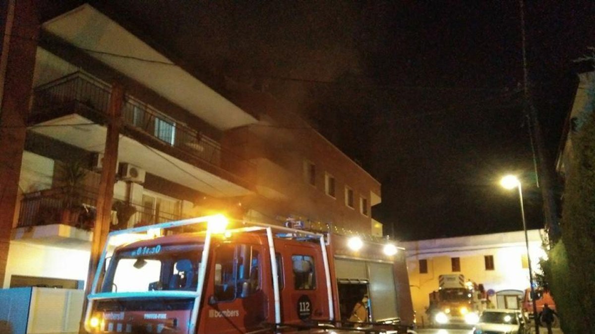 Se salva d'un incendi en un forn de pa a Cunit refugiant-se a la cambra frigorífica