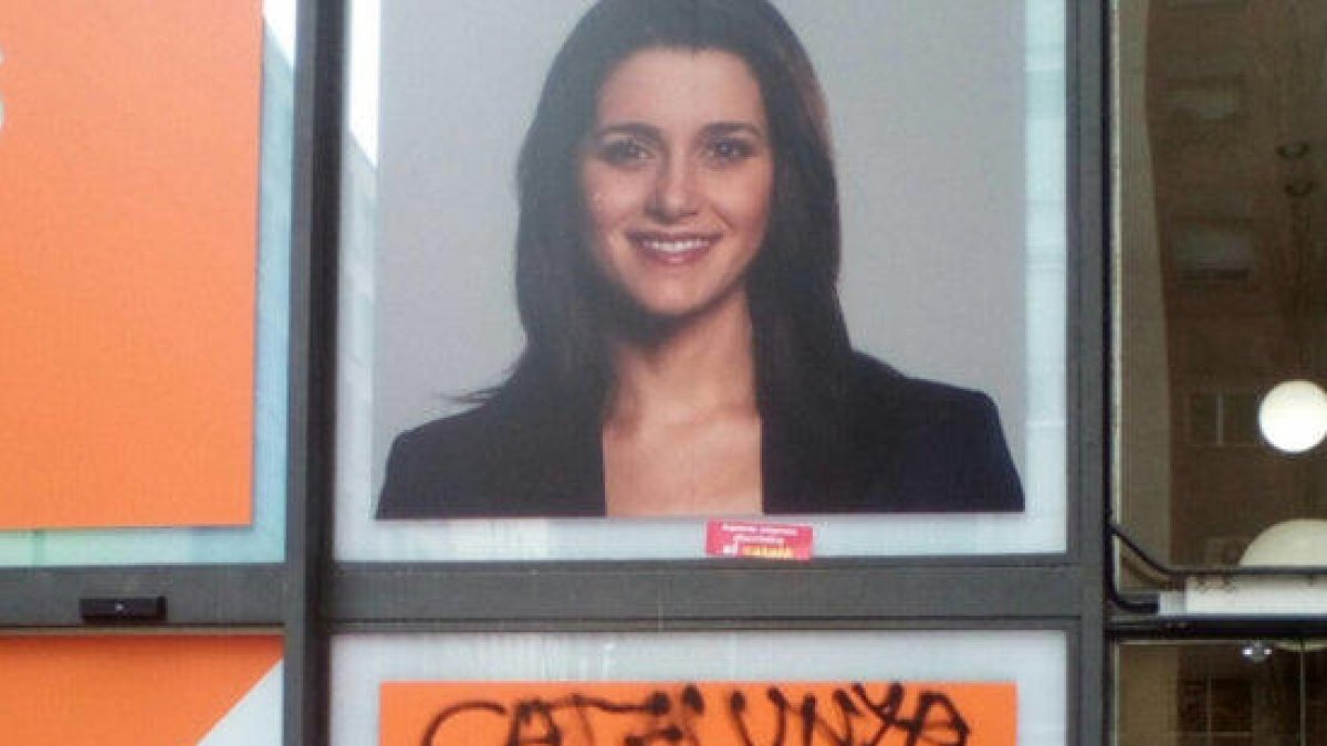 Cs i PSC denuncien «atacs» amb pintades a seus dels dos partits