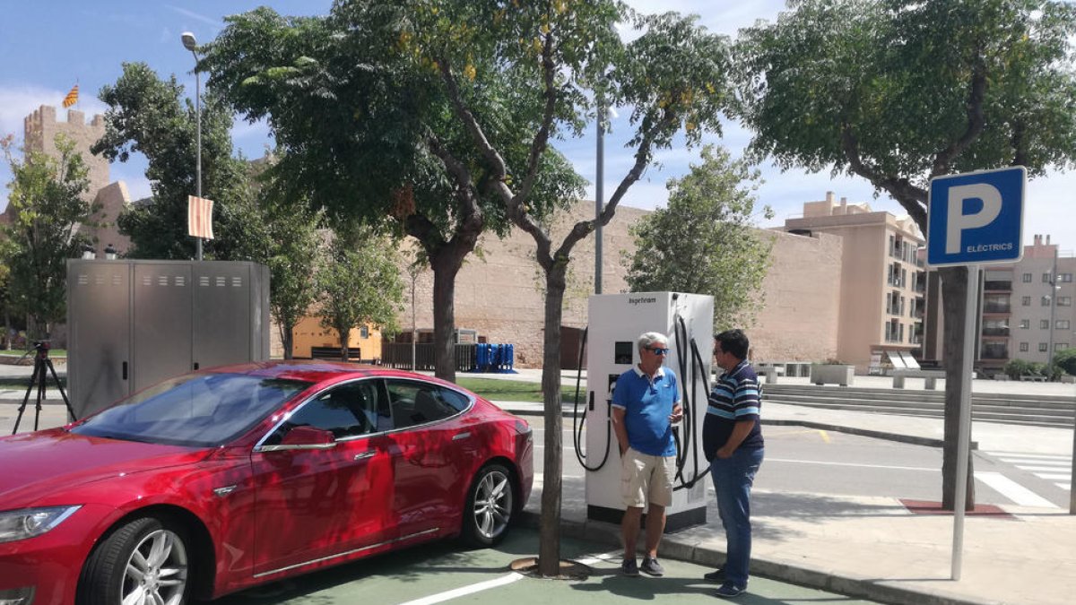 L'Hospitalet estrena una estación para la recarga de vehículos eléctricos