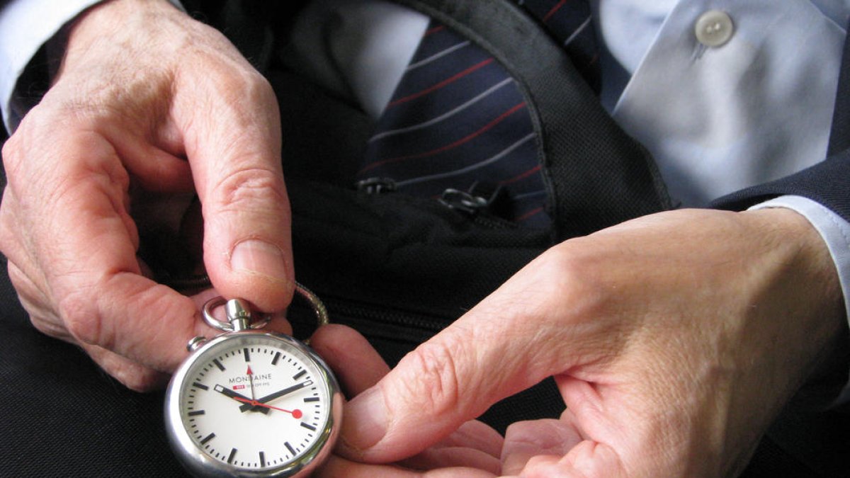 A les dues seran les tres