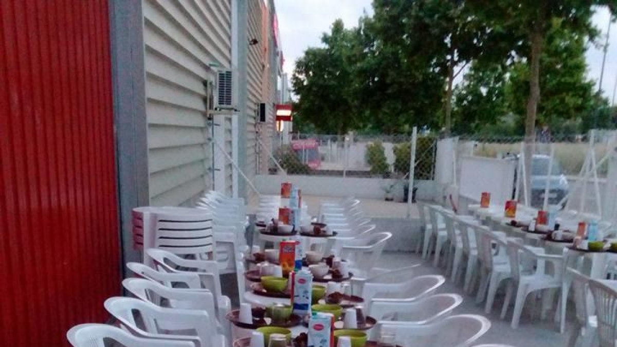 La mezquita recibe a 2.500 fieles y prepara 80 cenas solidarias al día por el Ramadán