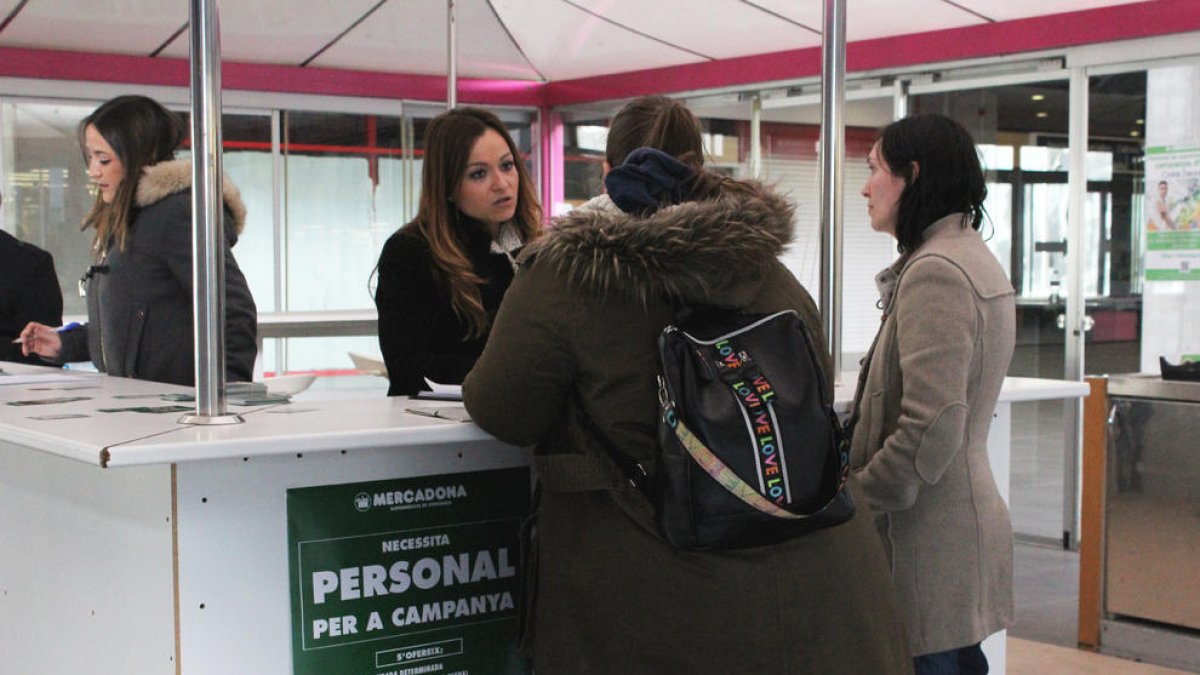 Éxito en la convocatoria de Mercadona para informar sobre sus vacantes para verano