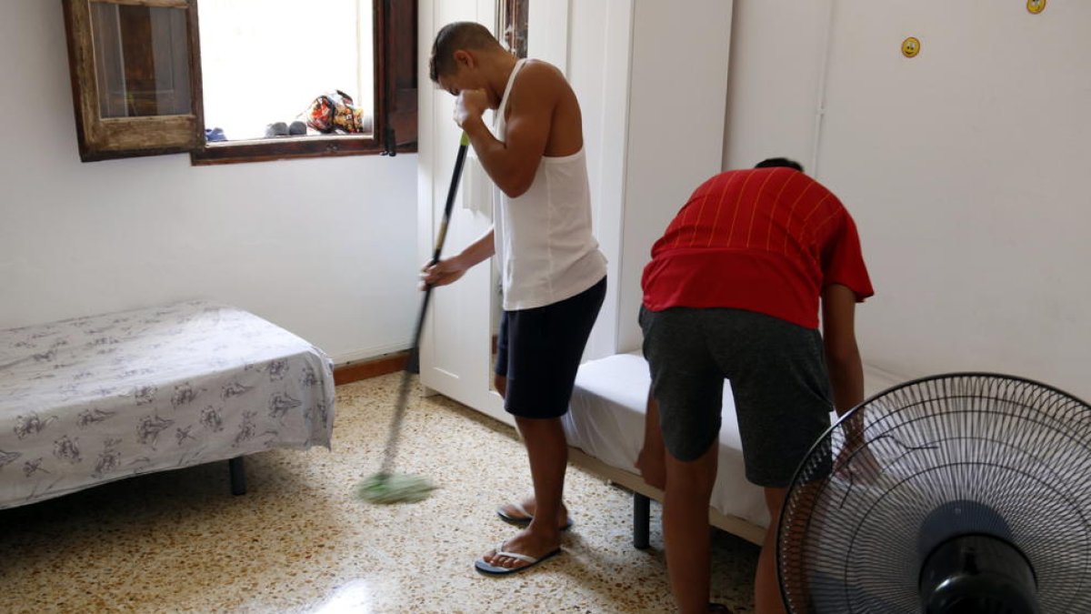 Asuntos Sociales pondrá en marcha dos pisos para jóvenes con dificultades y extutelados