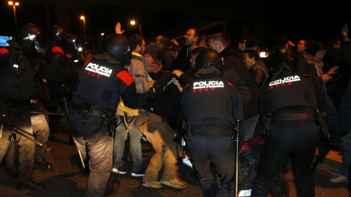 càrrega, presos polítics, A-7, Tarragona, Mossos d'Esquadra