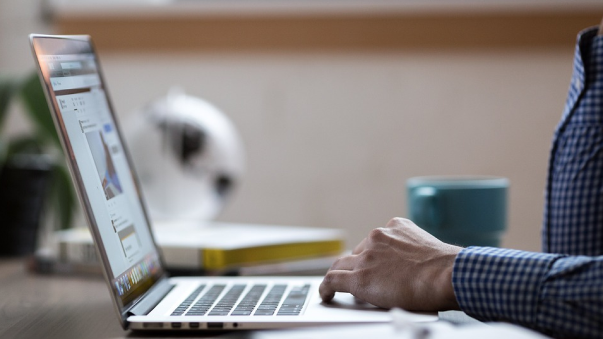 Detienen a un alumno por difundir imágenes de carácter seuxal de un profesor