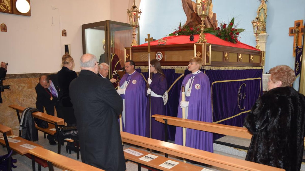 El Via-crucis del Cristo del Buen Amor omple l'Església de Sant Nicolau de Bari