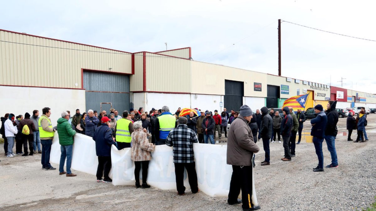 Los vecinos por la AP-7 gratuita dejan de cortar la N-340 para evitar que se desvirtúe su protesta