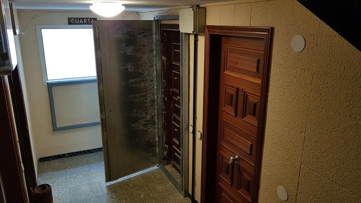 Los vecinos de Sant Salvador denuncian empleos|ocupaciones fuera de control en el barrio