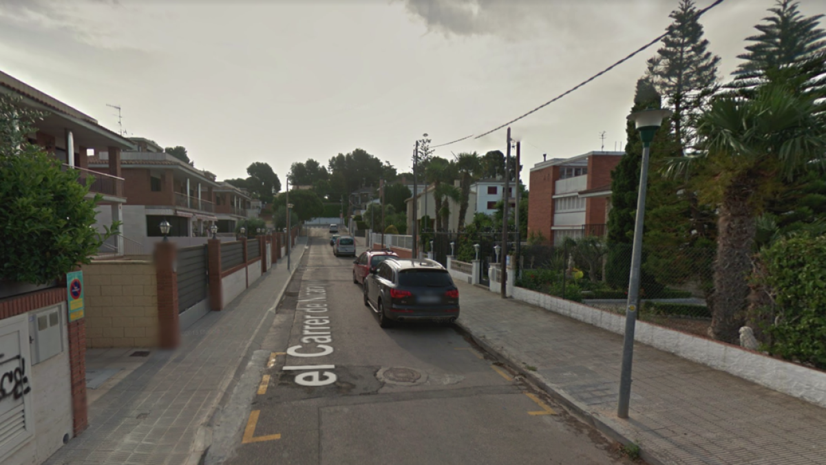 Crema totalment un menjador en un habitatge de Calafell